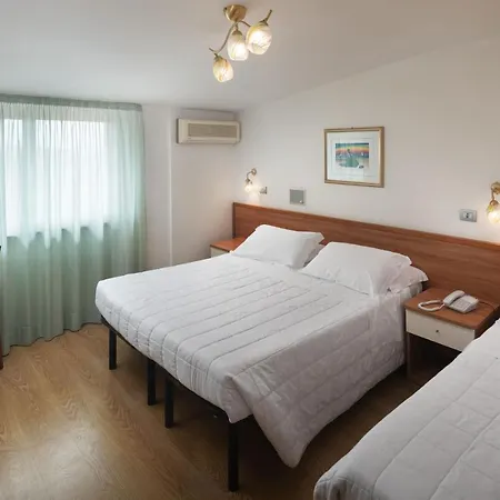 Hotell Poseidon E Nettuno 3*