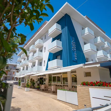 Poseidon E Nettuno 圣贝内代托-德尔特龙托