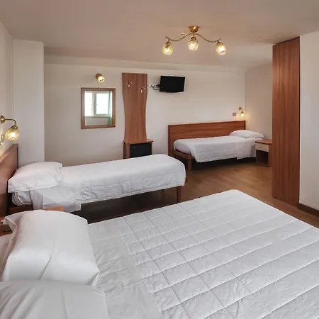 Otel Poseidon E Nettuno 3*